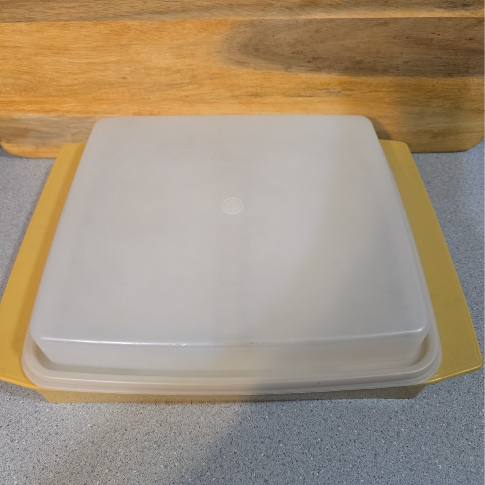 Vintage Tupperware Deviled Egg Keeper Carrier Tray Container Gold With Lid 723-2